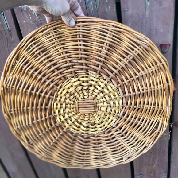 Vtg Woven Decor with Faux Florals - Picture 10 of 13